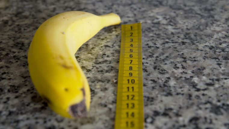măsurarea penisului după mărirea glandului folosind exemplul unei banane